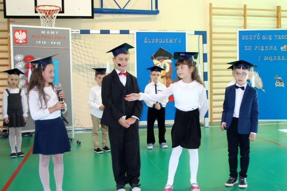 Pierwszoklasiści ślubowali w Siekierczynie nr 1 - zdjęcie 8