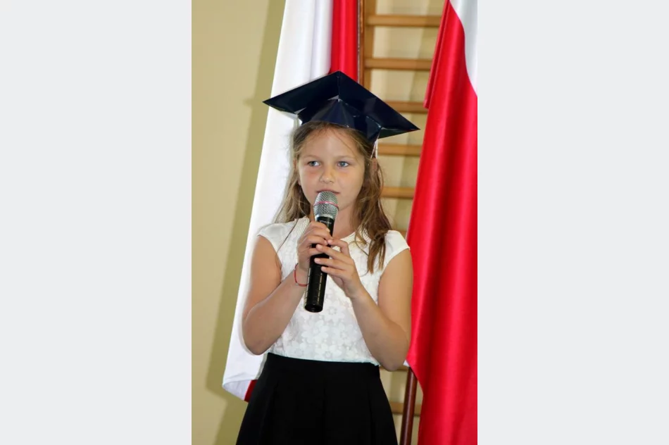 Pierwszoklasiści ślubowali w Siekierczynie nr 1 - zdjęcie 10