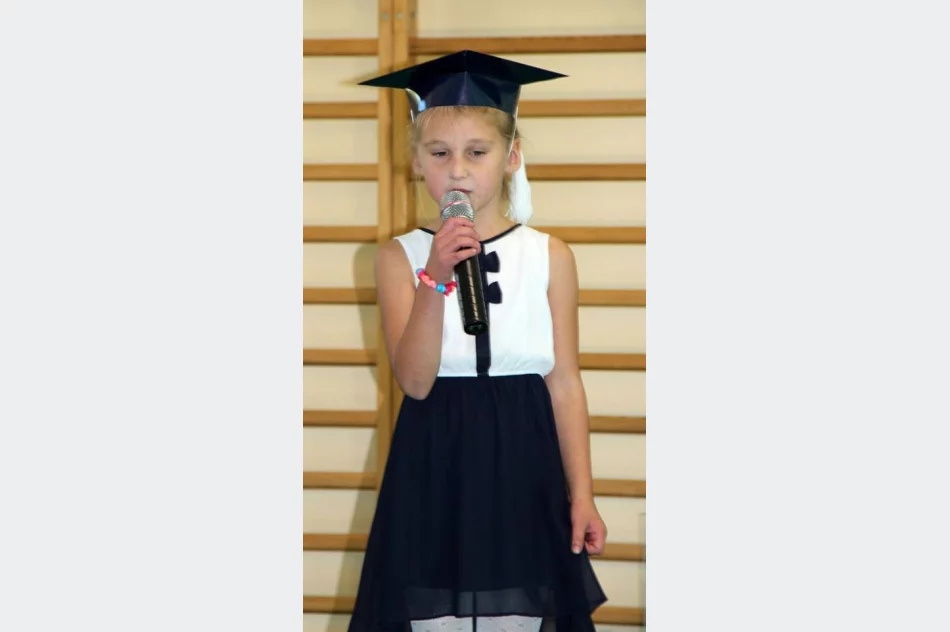 Pierwszoklasiści ślubowali w Siekierczynie nr 1 - zdjęcie 11