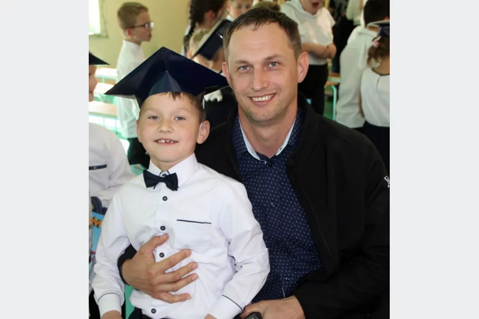 Pierwszoklasiści ślubowali w Siekierczynie nr 1 - zdjęcie 17