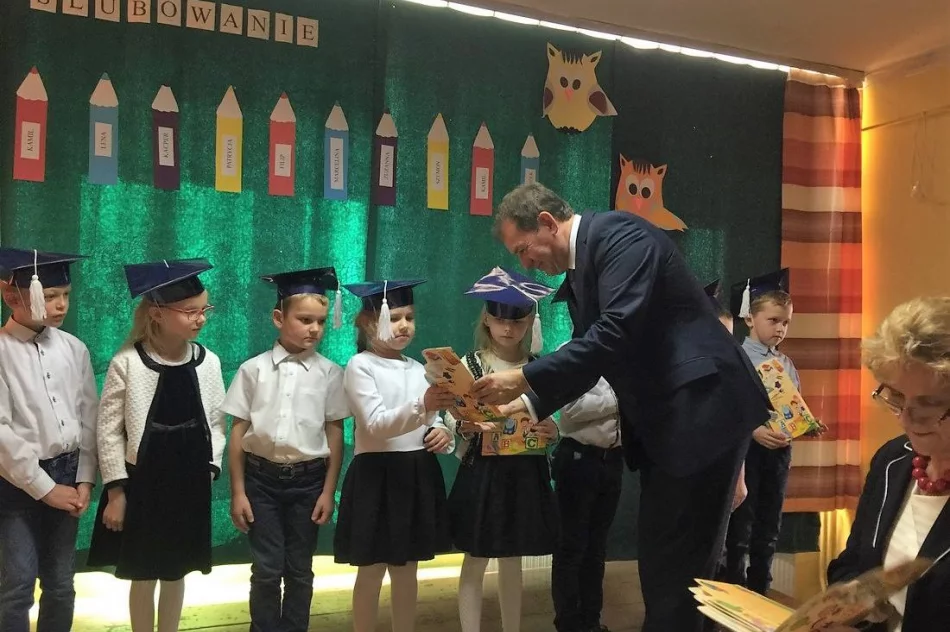 Pasowanie na uczniów w Szkole Podstawowej w Kaninie - zdjęcie 2