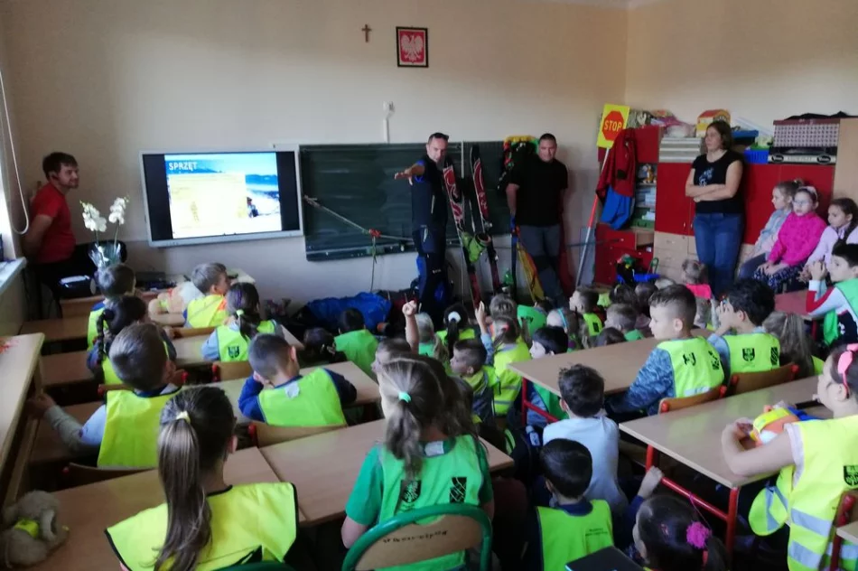 Uczniowie SP Mordarka spotkali się z Grupą Podhalańską GOPR - zdjęcie 2