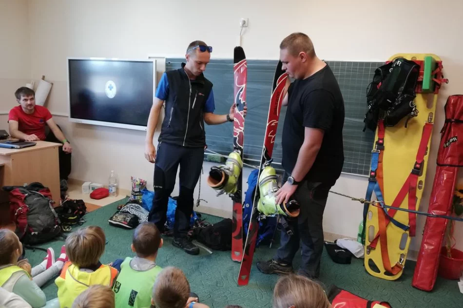 Uczniowie SP Mordarka spotkali się z Grupą Podhalańską GOPR - zdjęcie 8