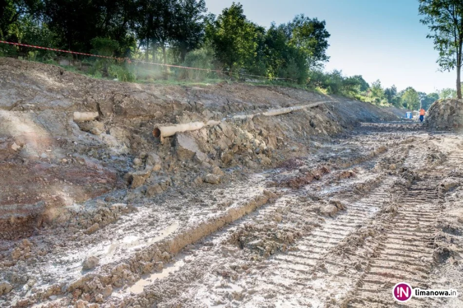 Osuwisko zerwało główną magistralę wodociągu - zdjęcie 2