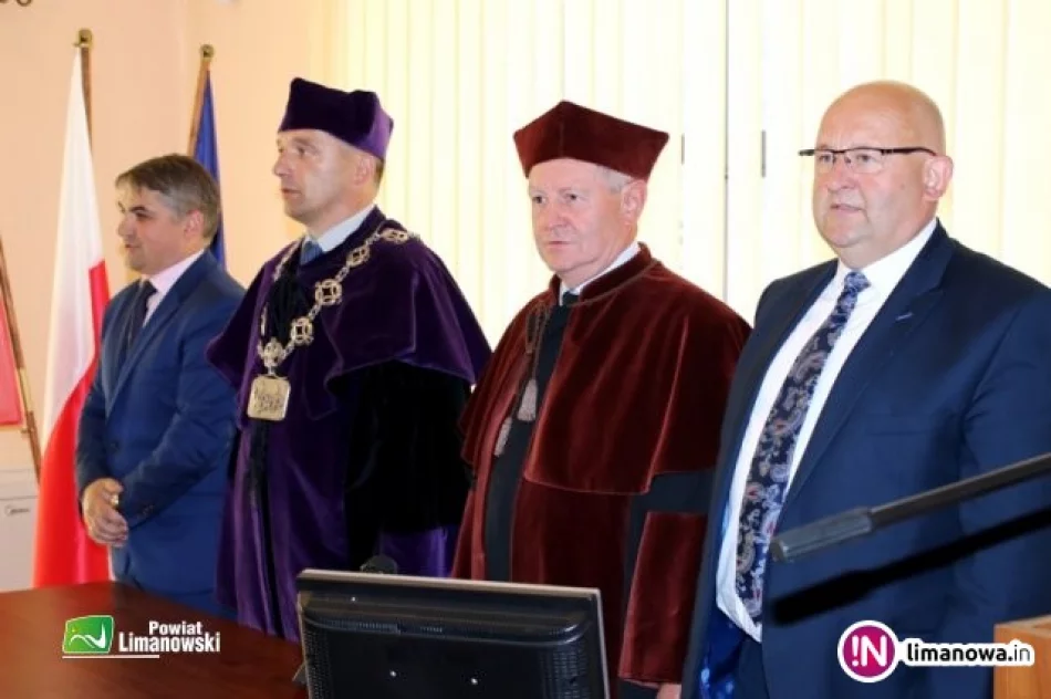 96 absolwentów odebrało dyplomy ukończenia studiów - zdjęcie 2