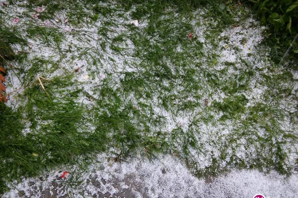Nad regionem przechodzi burza, miejscami spadł grad - zdjęcie 2