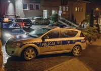 Weekendowe zdarzenia na Limanowszczyźnie - kolizja z radiowozem - zdjęcie główne