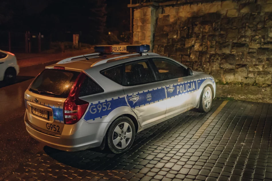 Weekendowe zdarzenia na Limanowszczyźnie - kolizja z radiowozem - zdjęcie 3