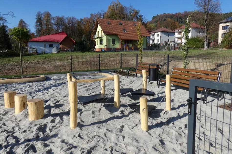 Powstało boisko i strefa aktywności - zdjęcie 4