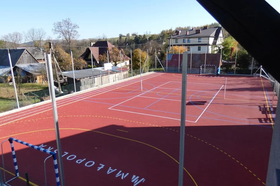 Powstało boisko i strefa aktywności - zdjęcie 5