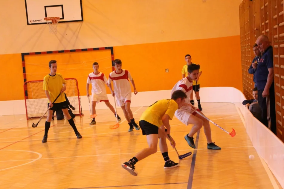 Mistrzostwa gminy Limanowa w unihokeju dziewcząt i chłopców - zdjęcie 2