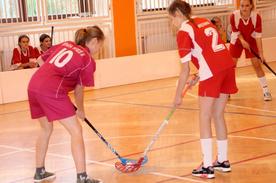 Mistrzostwa gminy Limanowa w unihokeju dziewcząt i chłopców - zdjęcie 6