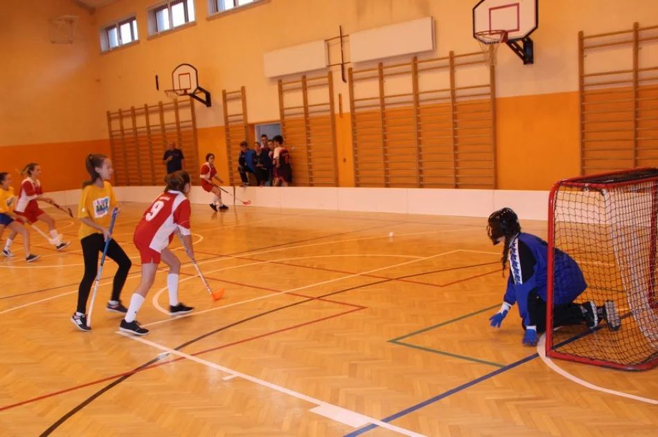 Mistrzostwa gminy Limanowa w unihokeju dziewcząt i chłopców - zdjęcie 9