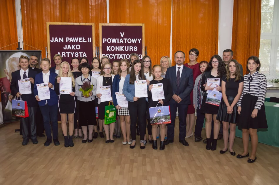 Miasto wsparło Konkurs Recytatorski „JAN PAWEŁ II JAKO ARTYSTA” - zdjęcie 16