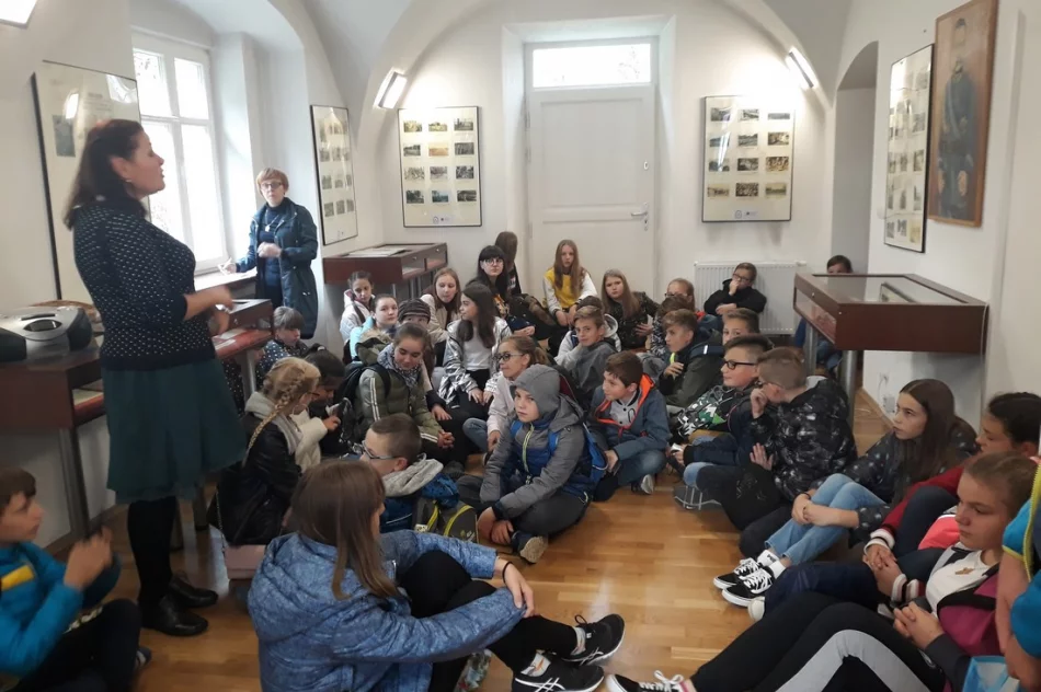 Uczniowie Szkoły Podstawowej nr 1 w Męcinie "na bitewnym szlaku Józefa Piłsudskiego" - zdjęcie 5