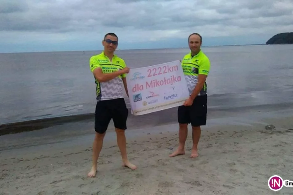 Pokonują 2222 km na rowerach, by pomóc choremu Mikołajkowi - zdjęcie 2