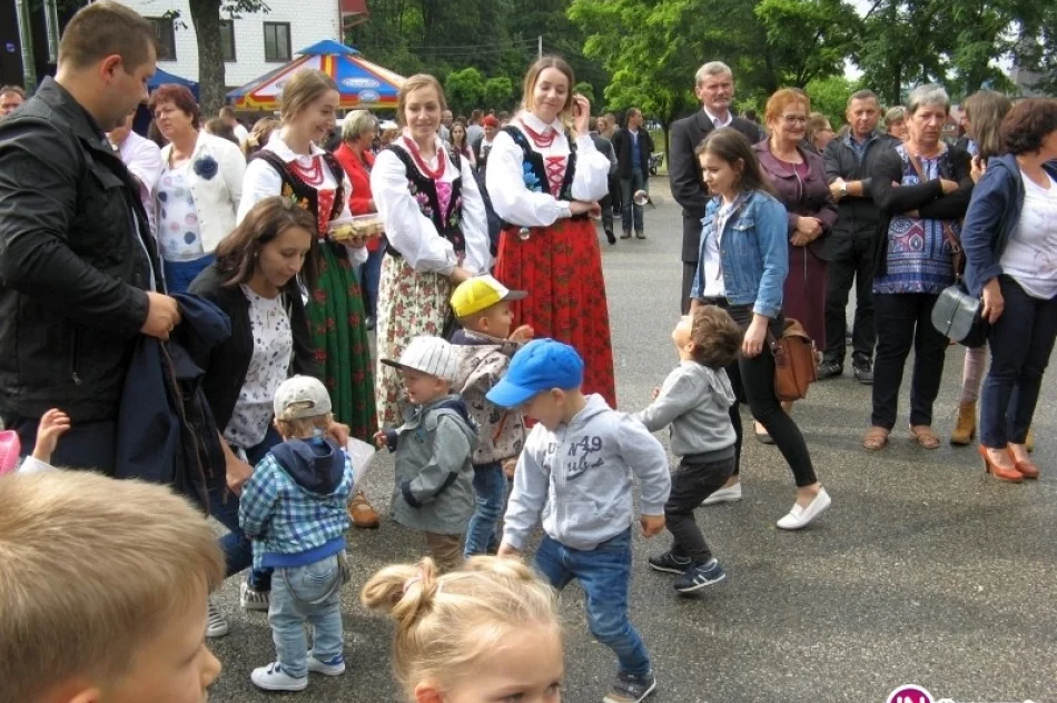 Festyn i parada po raz dwunasty - dziękowali budowniczym kościoła - zdjęcie 3