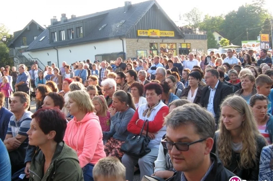 Festyn i parada po raz dwunasty - dziękowali budowniczym kościoła - zdjęcie 4