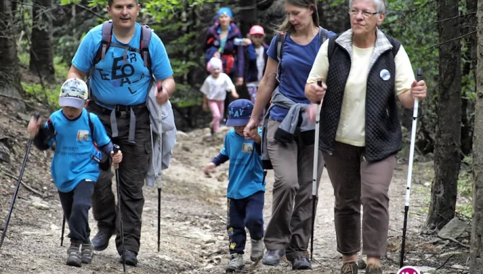 500 osób zdobyło kolejną 'beskidzką wyspę' (zdjęcia) - zdjęcie 1