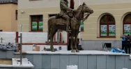 MONTAŻ POMNIKA KOMENDANTA JÓZEFA PIŁSUDSKIEGO - zdjęcie 5
