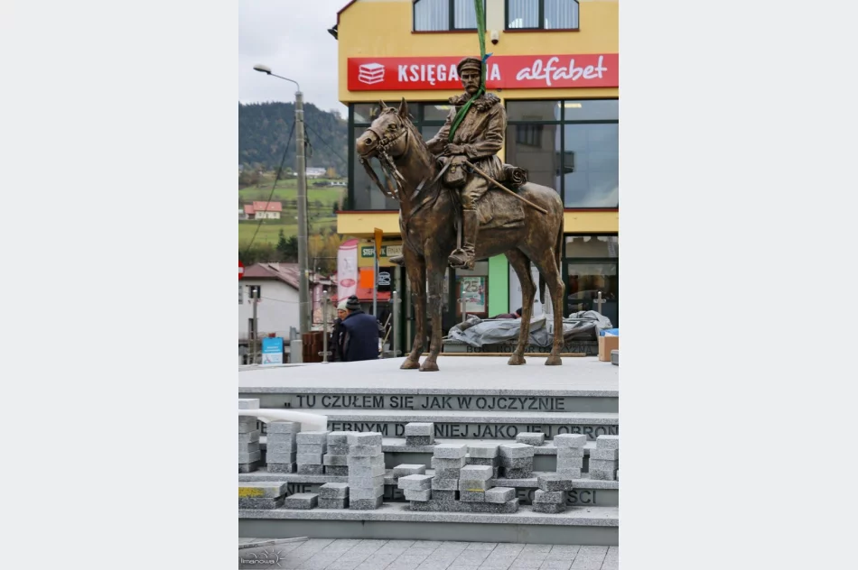 MONTAŻ POMNIKA KOMENDANTA JÓZEFA PIŁSUDSKIEGO - zdjęcie 6