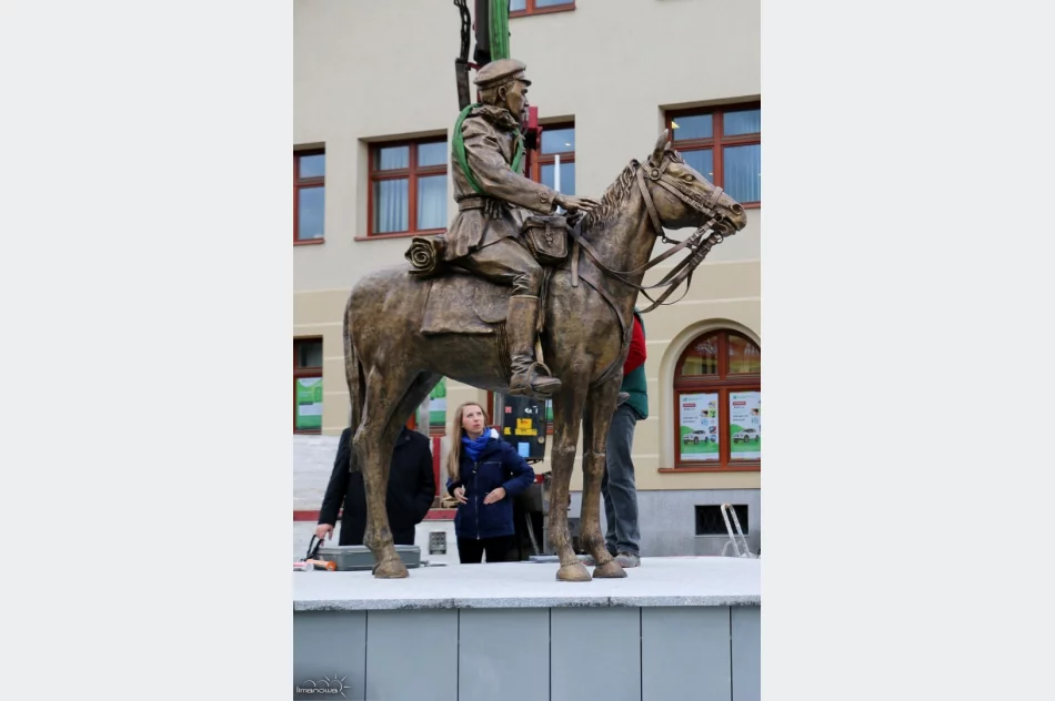 MONTAŻ POMNIKA KOMENDANTA JÓZEFA PIŁSUDSKIEGO - zdjęcie 9