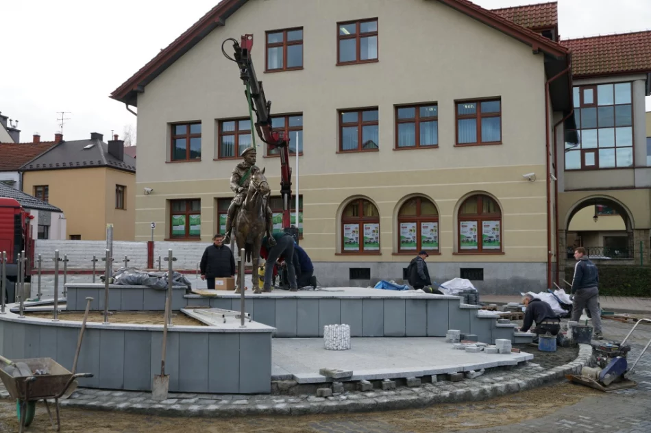 Pomnik Piłsudskiego posadowiono na Małym Rynku - zdjęcie 3