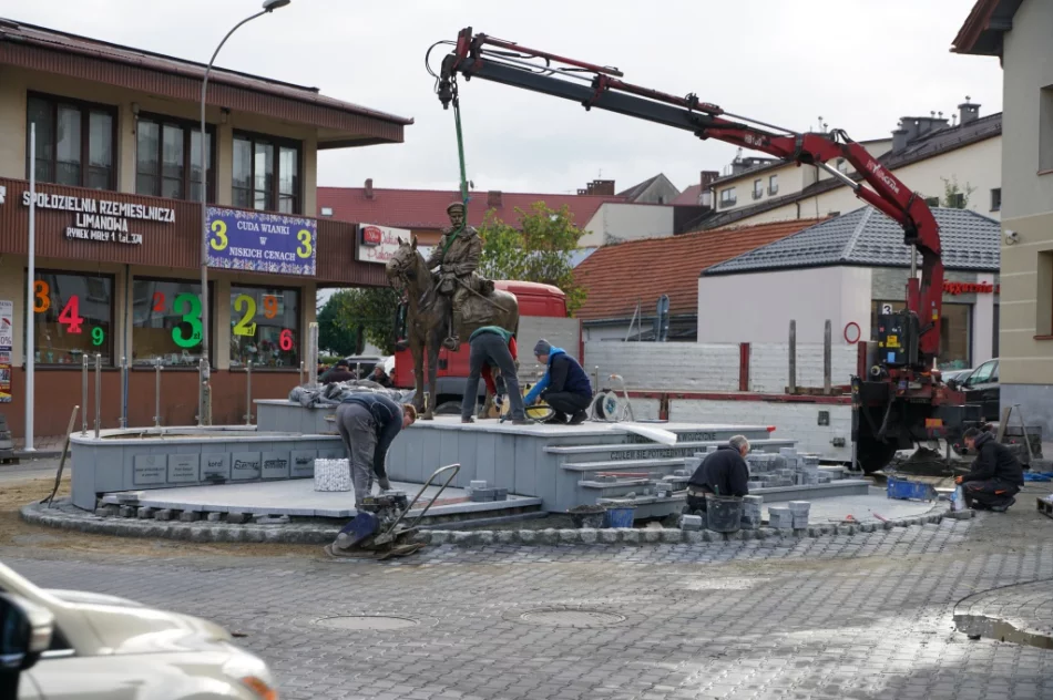 Pomnik Piłsudskiego posadowiono na Małym Rynku - zdjęcie 5