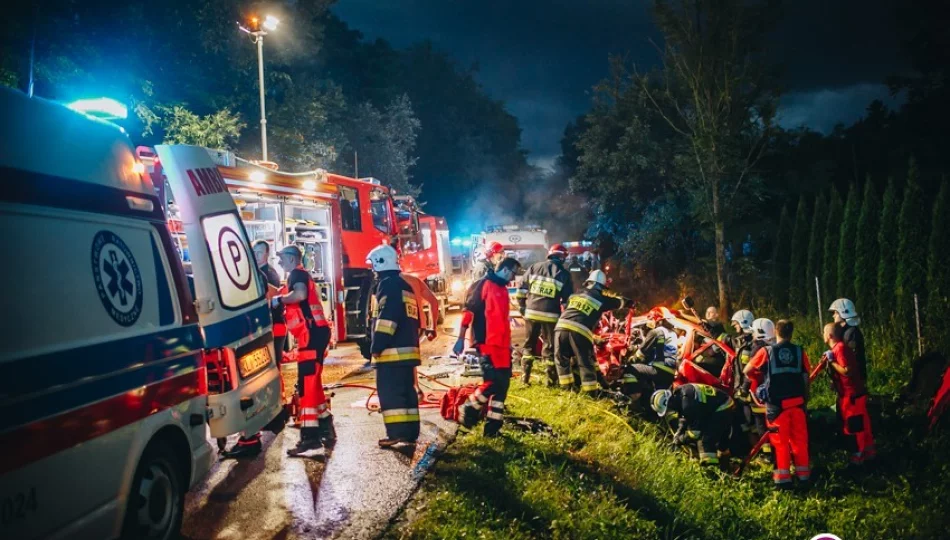 Cztery osoby w szpitalach, poważne obrażenia 24-latka (wideo) - zdjęcie 1