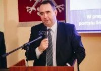 Wójt w urzędzie w czasie głosowania - zdjęcie główne