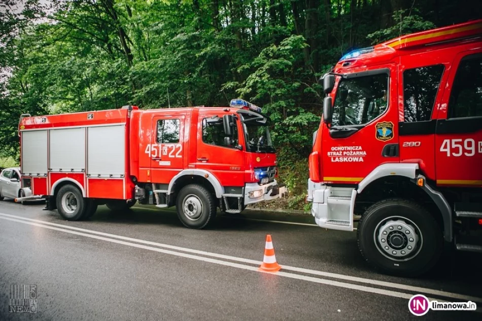 Trzy osoby w szpitalu po dachowaniu Fiata - zdjęcie 4