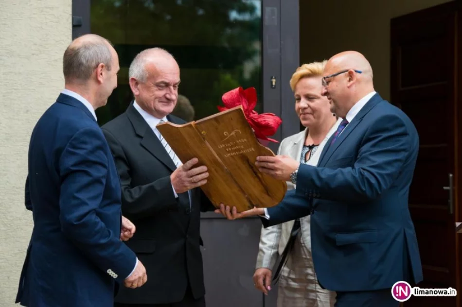 Społeczność szkoły żegnała dyrektora - zdjęcie 2