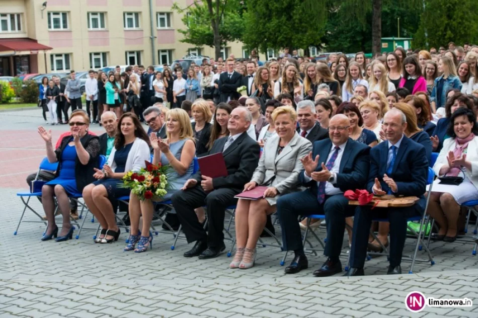 Społeczność szkoły żegnała dyrektora - zdjęcie 4