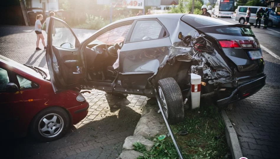 Pięć aut rozbitych, dwie osoby w szpitalu - zdjęcie 1