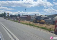 Nawierzchnię sfrezowano, ubytek uzupełniono - korków już nie ma - zdjęcie główne