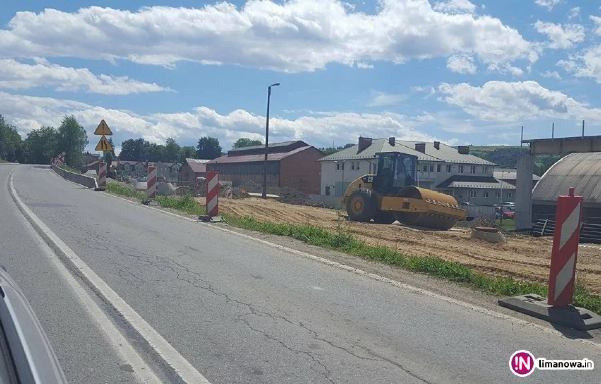 Nawierzchnię sfrezowano, ubytek uzupełniono - korków już nie ma