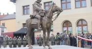 Odsłonięto pomnik Piłsudskiego na 100-lecie niepodległości. "Duch patriotyzmu na Limanowszczyźnie nie zaginął" - zdjęcie 3