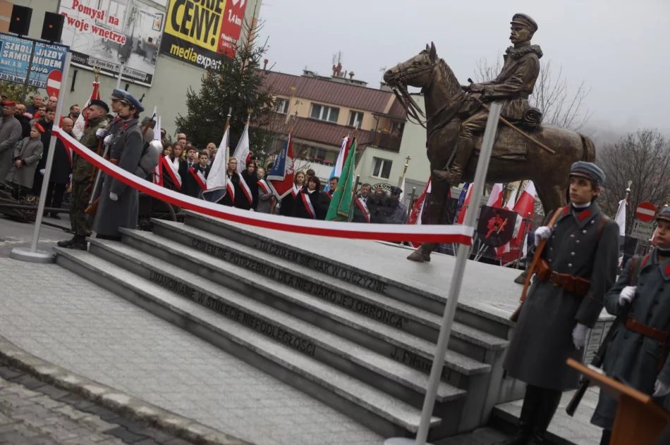 Odsłonięto pomnik Piłsudskiego na 100-lecie niepodległości. "Duch patriotyzmu na Limanowszczyźnie nie zaginął" - zdjęcie 7