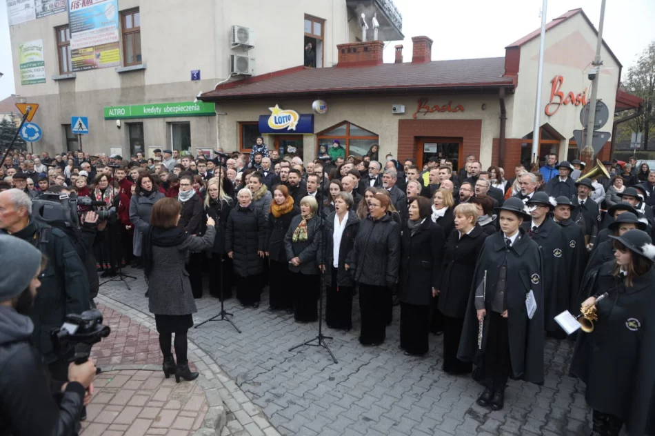 Odsłonięto pomnik Piłsudskiego na 100-lecie niepodległości. "Duch patriotyzmu na Limanowszczyźnie nie zaginął" - zdjęcie 11