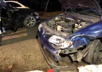 Zderzenie samochodów na zakręcie - zdjęcie główne