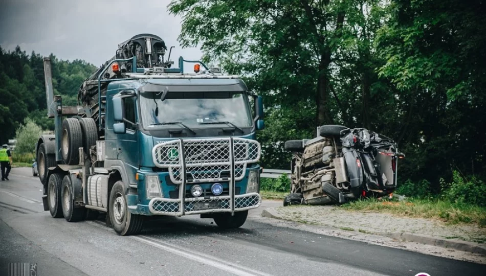 35-letni kierowca Volvo sprawcą groźnie wyglądającej kolizji - zdjęcie 1