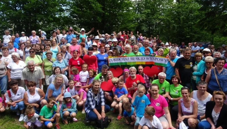 800 turystów spotkało się na szczycie Modyni - zdjęcie 1