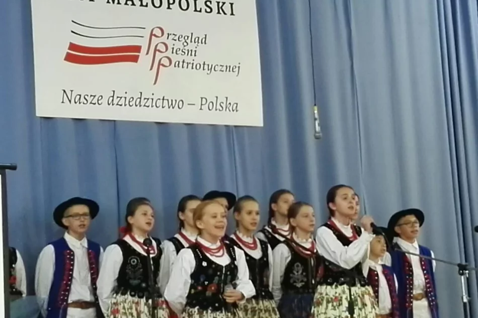 Z pieśnią na ustach… - sukces „Małych Męcinian” na XVI Małopolskim Przeglądzie Pieśni Patriotycznej  - zdjęcie 7