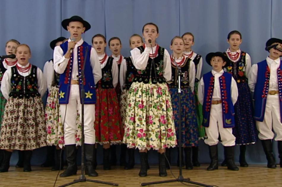 Z pieśnią na ustach… - sukces „Małych Męcinian” na XVI Małopolskim Przeglądzie Pieśni Patriotycznej  - zdjęcie 9