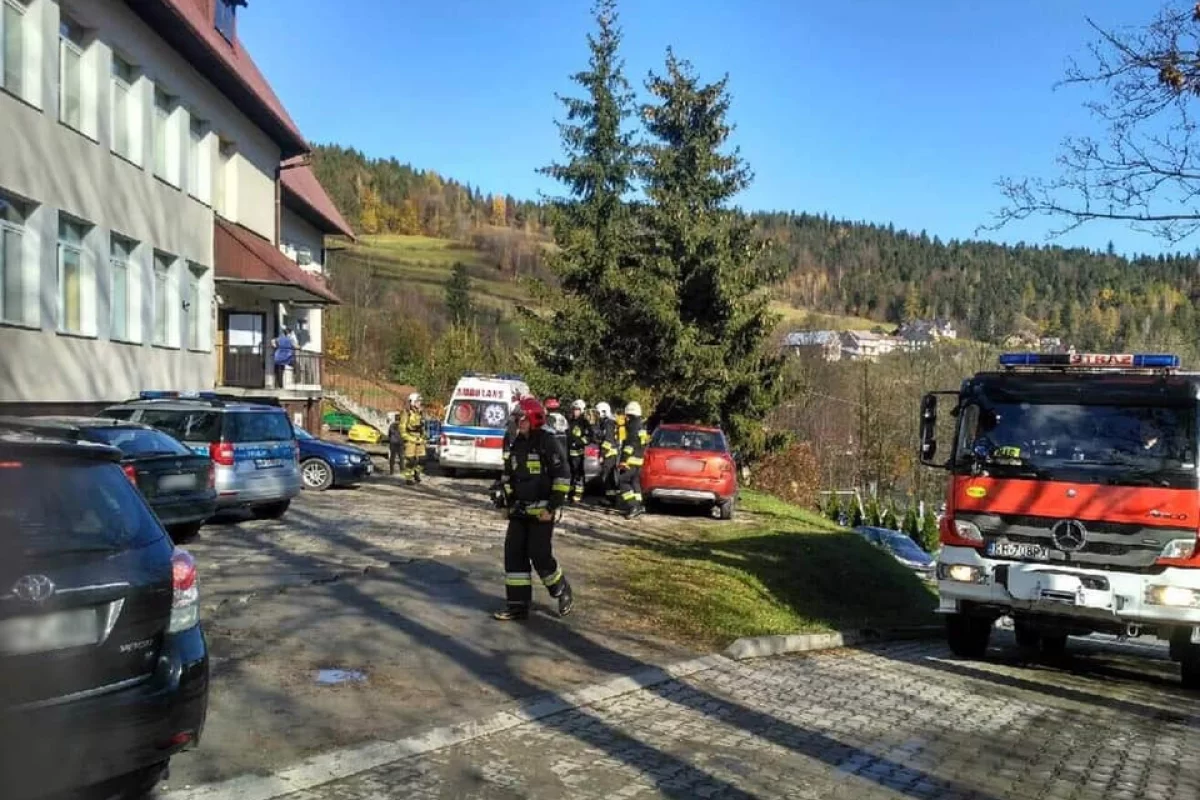 Gaz pieprzowy w szkole. Budynek ewakuowano, 4 uczennice zabrano na obserwację do szpitala