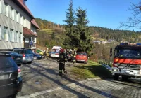 Gaz pieprzowy w szkole. Budynek ewakuowano, 4 uczennice zabrano na obserwację do szpitala - zdjęcie główne