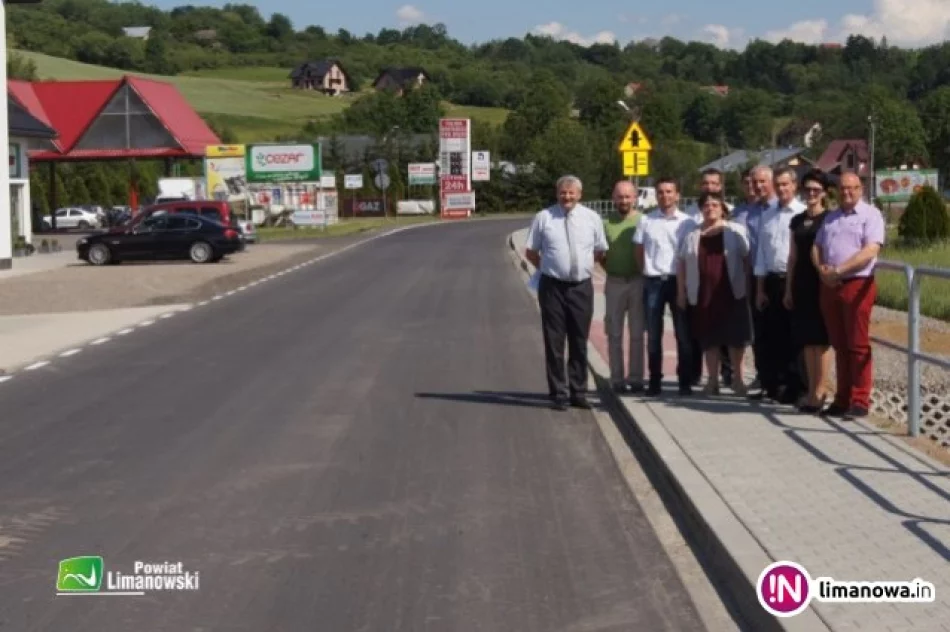Przebudowa 1,5 km drogi kosztowała 2,3 mln zł - zdjęcie 2