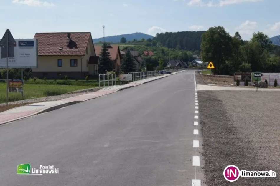 Przebudowa 1,5 km drogi kosztowała 2,3 mln zł - zdjęcie 3