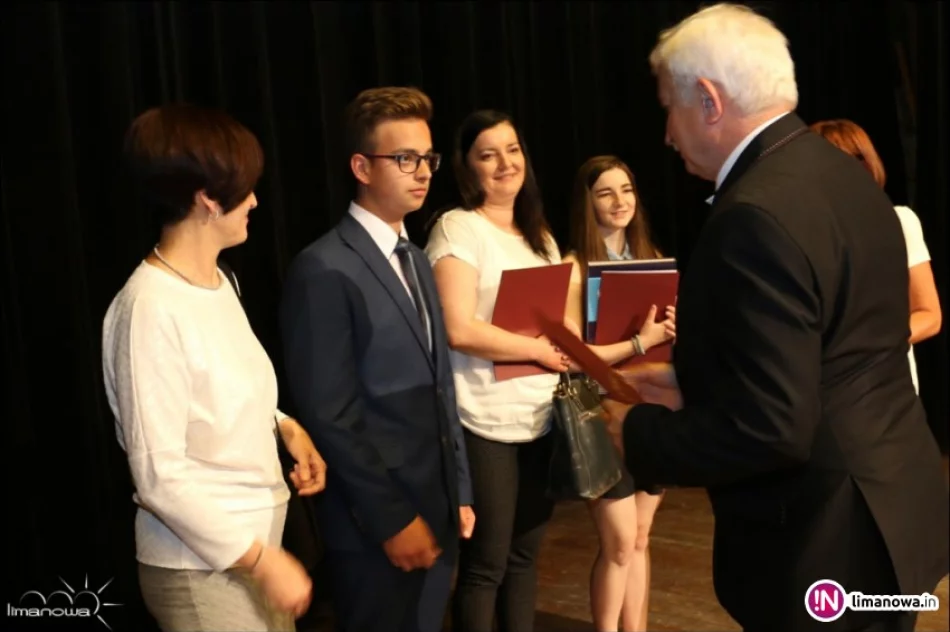 Docenili osiągnięcia uczniów limanowskich szkół - zdjęcie 2