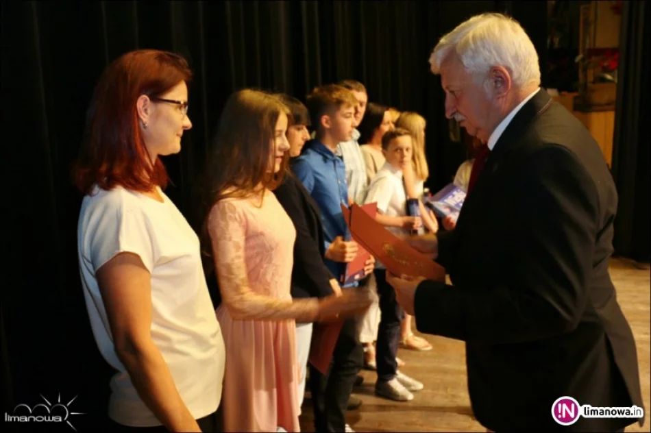 Docenili osiągnięcia uczniów limanowskich szkół - zdjęcie 4